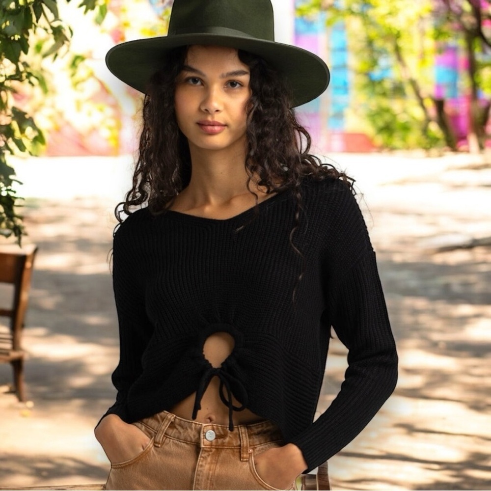 Women’s Black Full Circle Trends O-Ring Tie Front Sweater